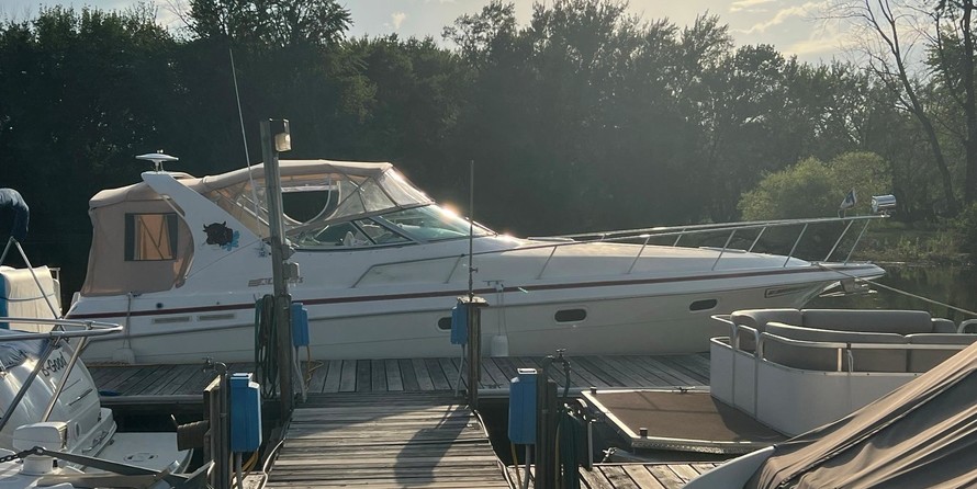 Cruisers yachts 3375 express