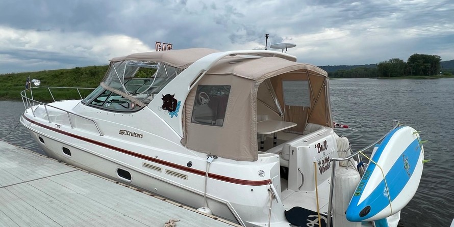 Cruisers yachts 3375 express