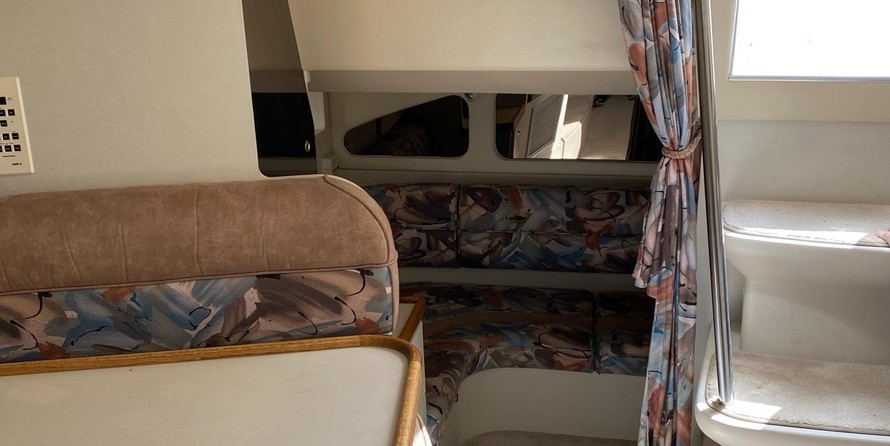 Cruisers yachts 3375 express