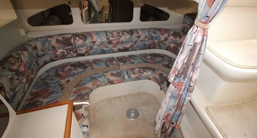 Cruisers yachts 3375 express