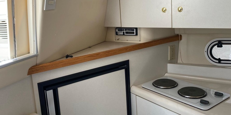 Cruisers yachts 3375 express