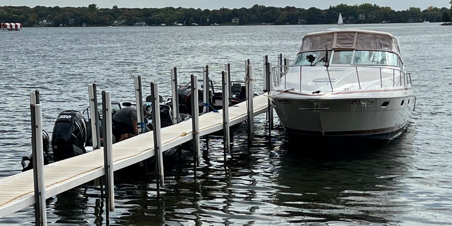 Cruisers yachts 3375 express