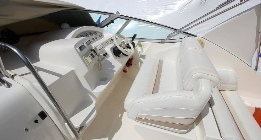 Cruisers yachts 3375 express