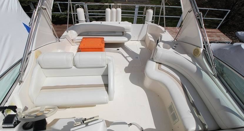 Cruisers yachts 3375 express