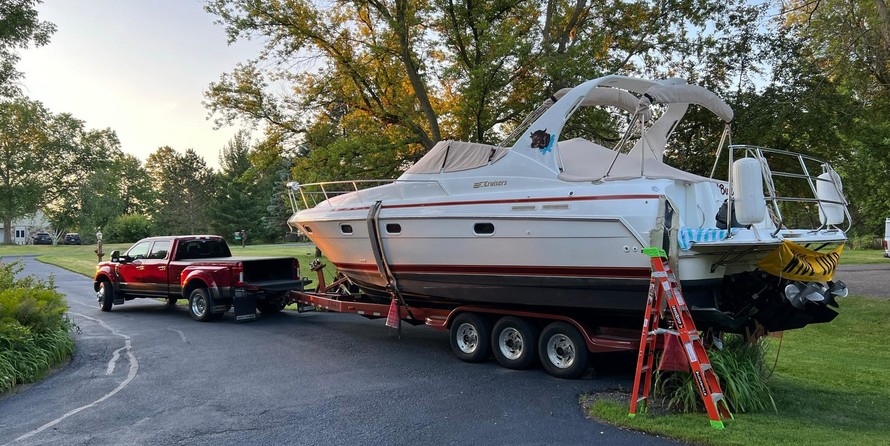 Cruisers yachts 3375 express
