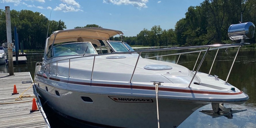 Cruisers yachts 3375 express