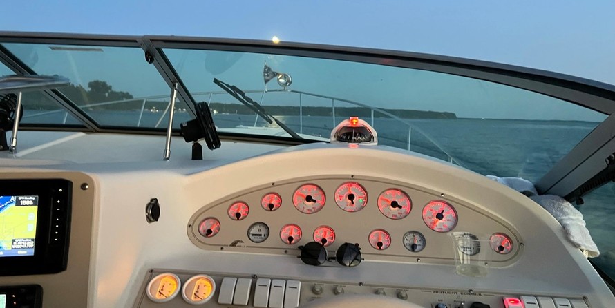 Cruisers yachts 3375 express