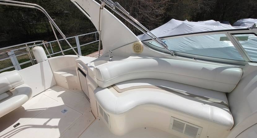 Cruisers yachts 3375 express