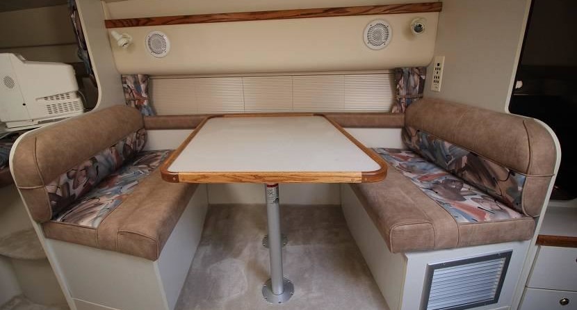 Cruisers yachts 3375 express