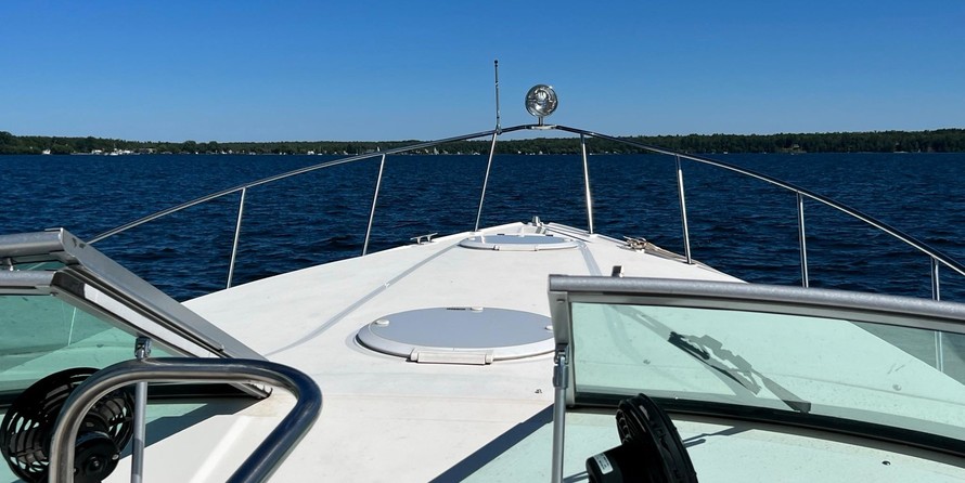 Cruisers yachts 3375 express