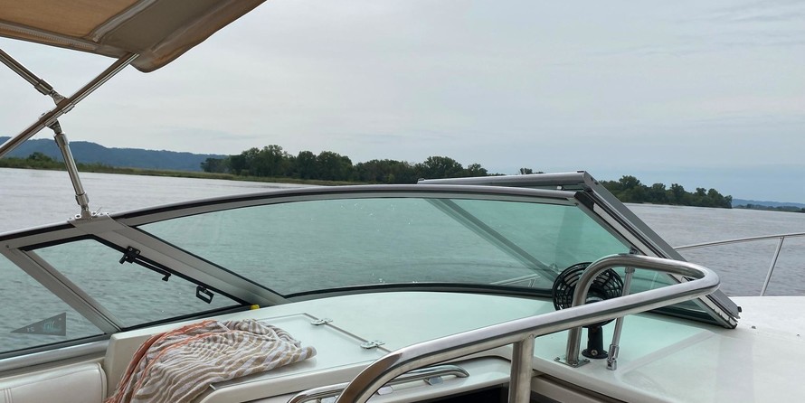 Cruisers yachts 3375 express