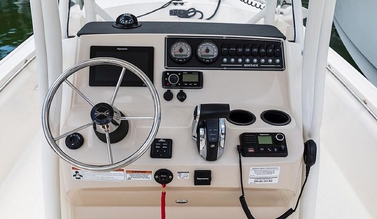 Boston Whaler 210 Montauk