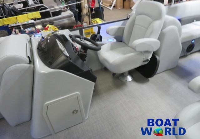 Premier Pontoons Navigator 220