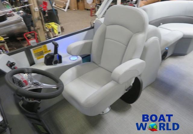 Premier Pontoons Navigator 220