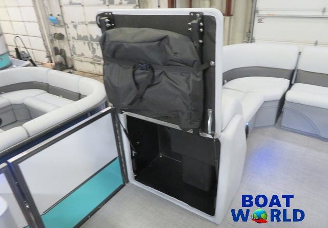 Premier Pontoons Navigator 220