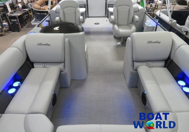 Premier Pontoons Navigator 220