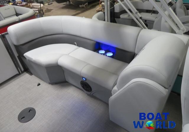 Premier Pontoons Navigator 220