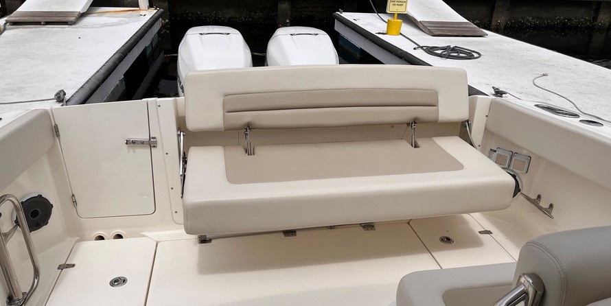 Boston Whaler 320 Vantage