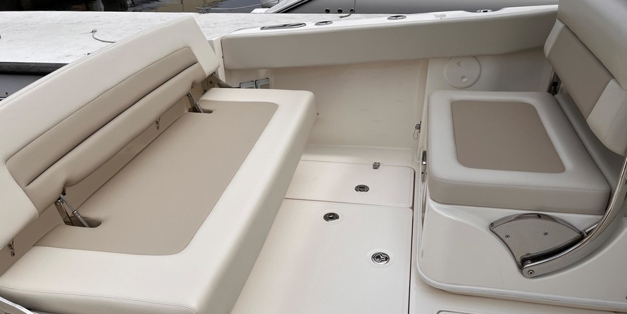 Boston Whaler 320 Vantage