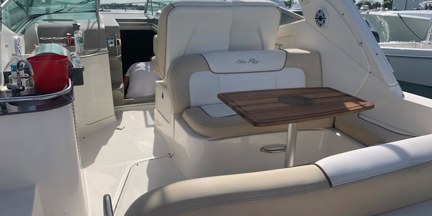 Sea Ray 330 Sundancer