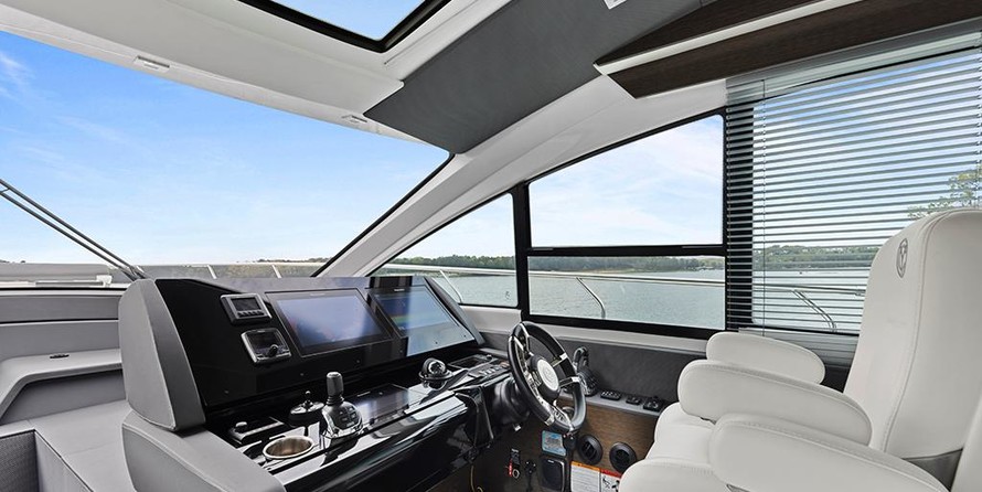 Cruisers Yachts 60 Cantius