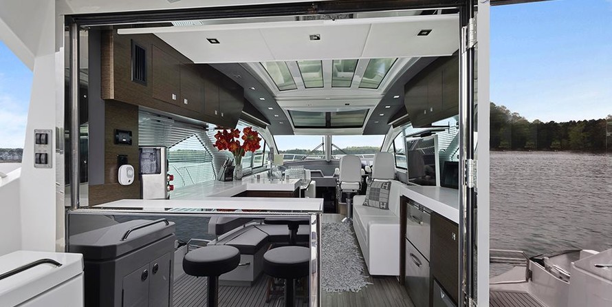 Cruisers Yachts 60 Cantius