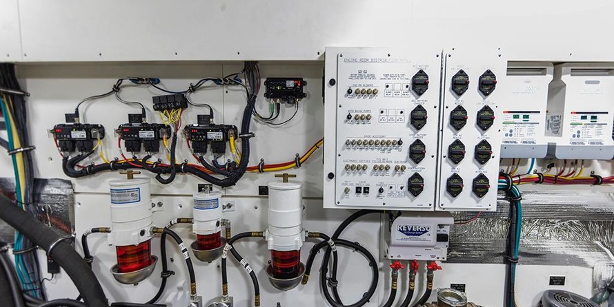 Cruisers Yachts 60 Cantius