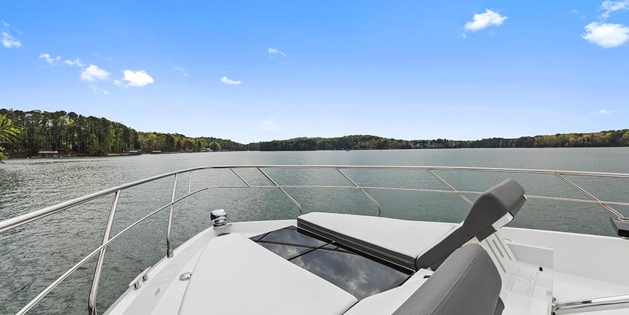 Cruisers Yachts 60 Cantius