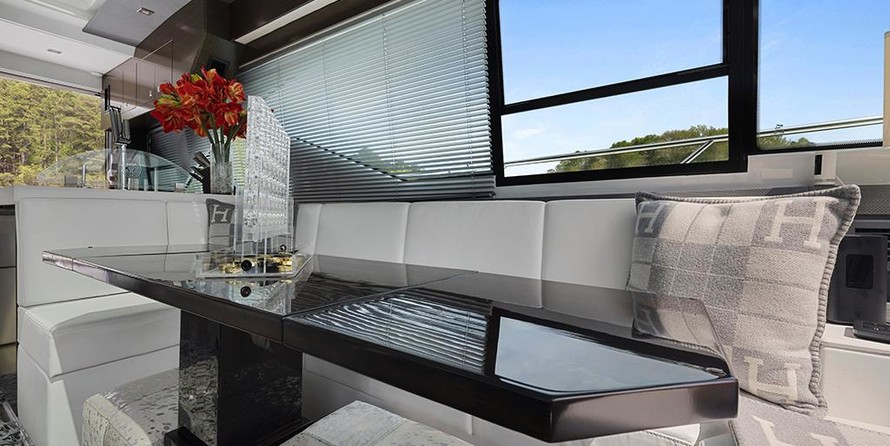 Cruisers Yachts 60 Cantius