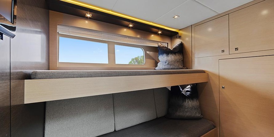 Cruisers Yachts 60 Cantius