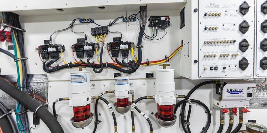 Cruisers Yachts 60 Cantius