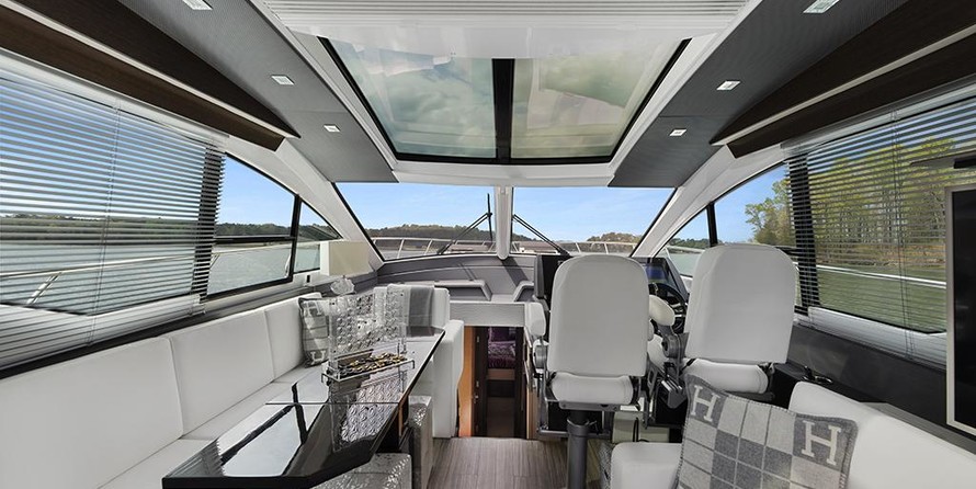 Cruisers Yachts 60 Cantius