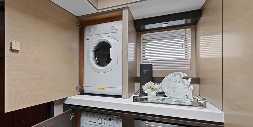 Cruisers Yachts 60 Cantius