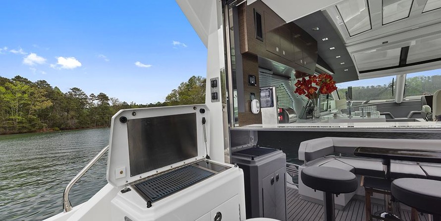 Cruisers Yachts 60 Cantius