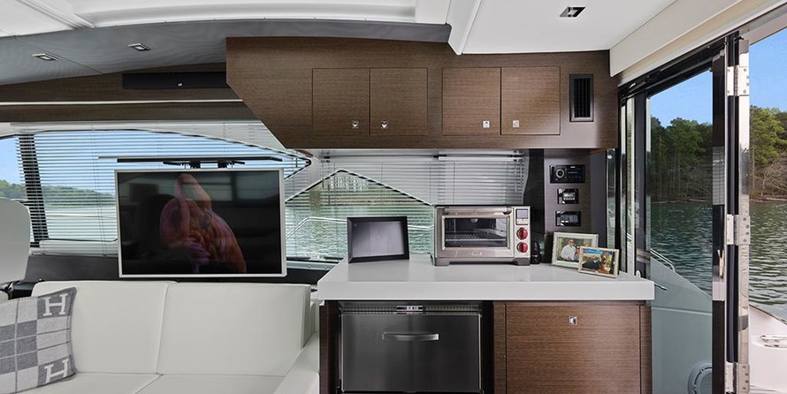 Cruisers Yachts 60 Cantius