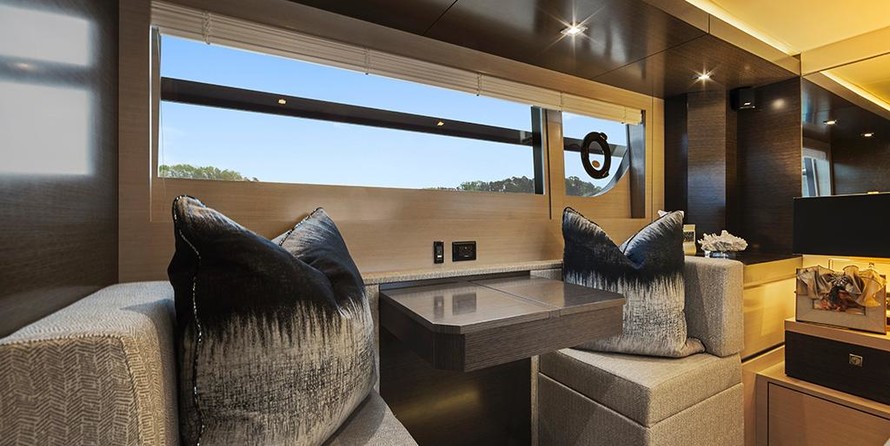 Cruisers Yachts 60 Cantius