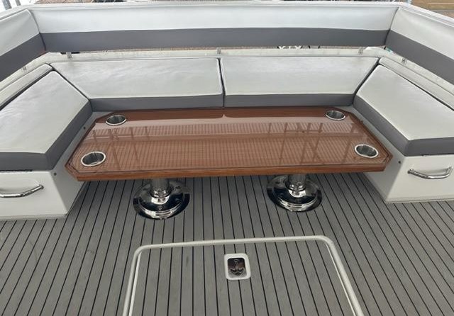 Cruisers Yachts 60 Cantius