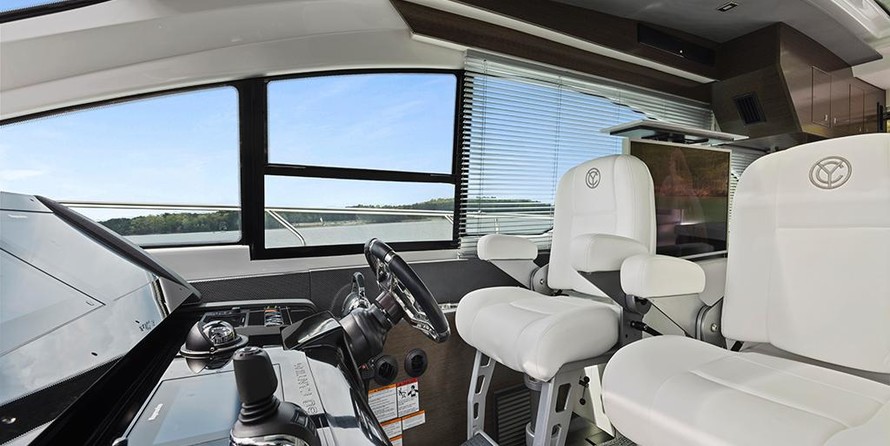 Cruisers Yachts 60 Cantius