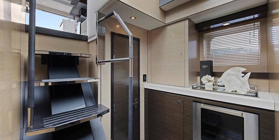 Cruisers Yachts 60 Cantius