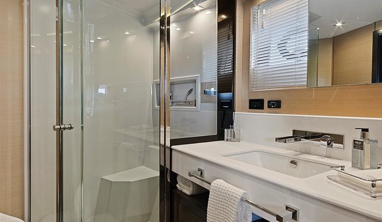 Cruisers Yachts 60 Cantius