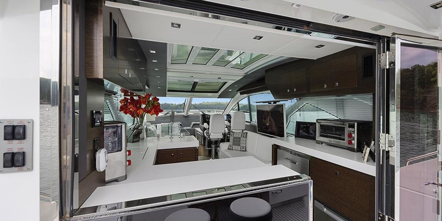 Cruisers Yachts 60 Cantius