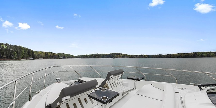 Cruisers Yachts 60 Cantius