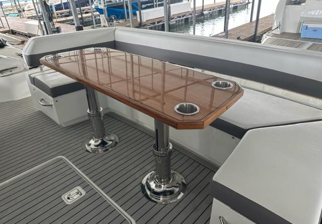 Cruisers Yachts 60 Cantius