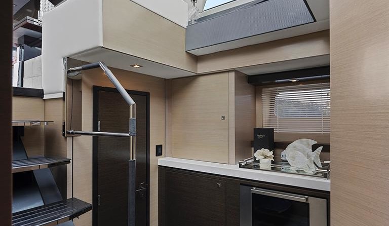 Cruisers Yachts 60 Cantius