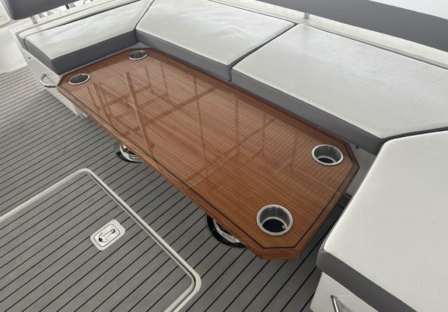 Cruisers Yachts 60 Cantius