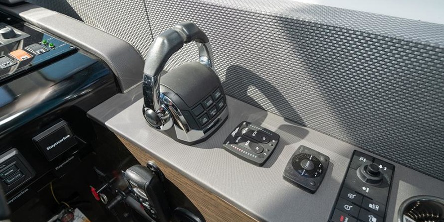 Cruisers Yachts 60 Cantius