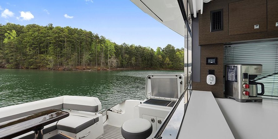 Cruisers Yachts 60 Cantius