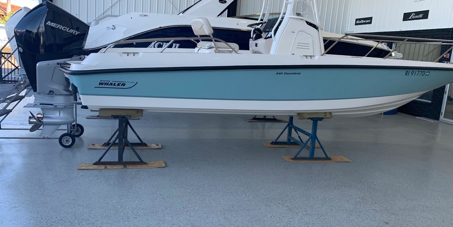 Boston Whaler 240 Dauntless