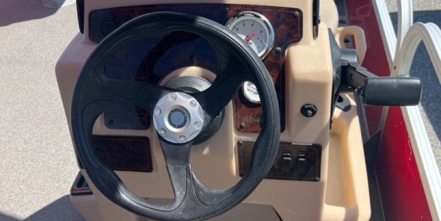 Sun Tracker Bass Buggy 18 DLX