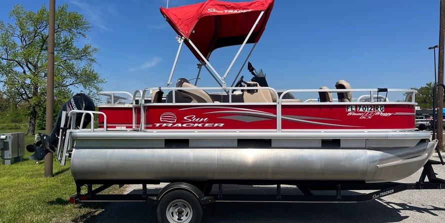 Sun Tracker Bass Buggy 18 DLX